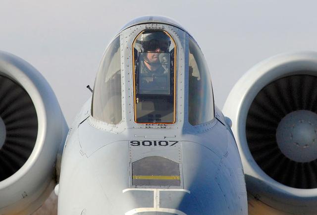 揭秘A-10攻击机驾驶舱，探索空中战士的指挥中枢，揭秘A-10攻击机驾驶舱，空中战士的指挥中枢探索