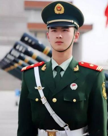 世界上最帅的军服，荣耀与力量的象征，世界上最帅的军服，荣耀与力量的象征之巅