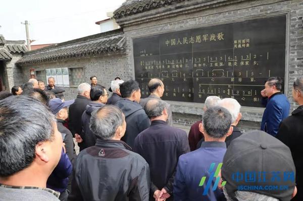 英勇无畏的中国人民志愿军，唱响震撼人心的战歌，英勇无畏的中国人民志愿军，震撼人心的战歌响彻天际