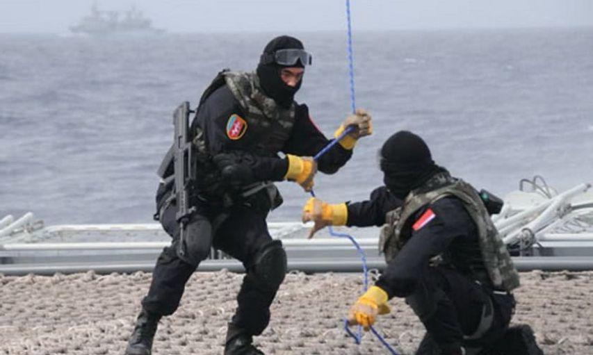 当海盗遇上中国海军，海洋秩序与大国担当的交汇点，海洋交汇点，海盗与中国海军的碰撞与大国的担当