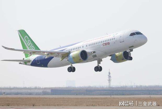中国空军一号的护航，守护和平的蓝天力量，中国空军护航，守护和平的蓝天力量