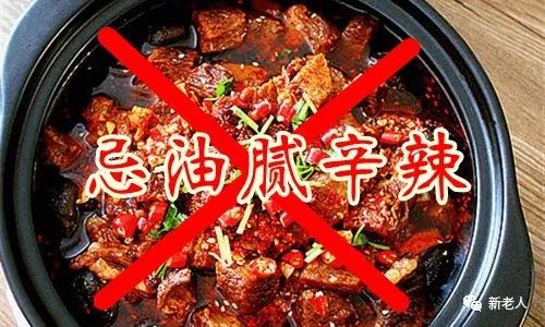 今天全家人一起烤串——温馨的家庭聚会，温馨家庭烧烤之夜，共享烤串乐趣，共度美好时光