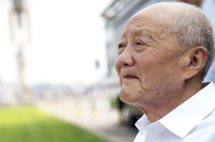 共和国勋章，彰显荣耀，传承功勋，共和国勋章，荣耀传承，功勋永载