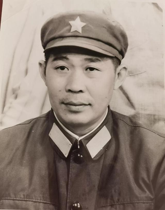 探索历程，揭秘124团历任团长之传奇故事，揭秘传奇团长，探索历程中的124团历任团长故事