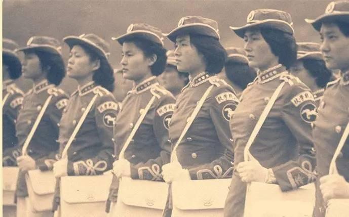 台湾女兵接受采访，展现新时代女性的力量与担当，台湾女兵展现新时代力量与担当，女性力量在战场上的崛起