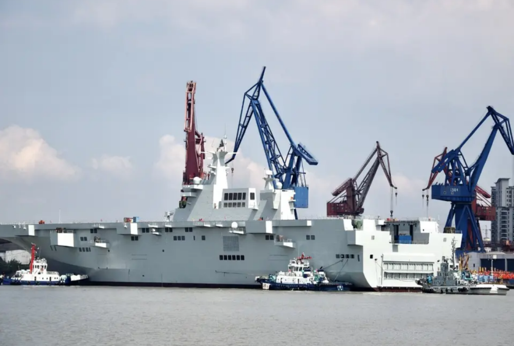 探索075型两栖攻击舰乐高模型，海战的新视界，探索乐高模型，海战新视界——075型两栖攻击舰揭秘