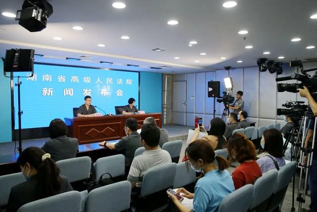 新闻发布会视频在法院中的重要作用，新闻发布会视频在司法审判中的关键作用解析