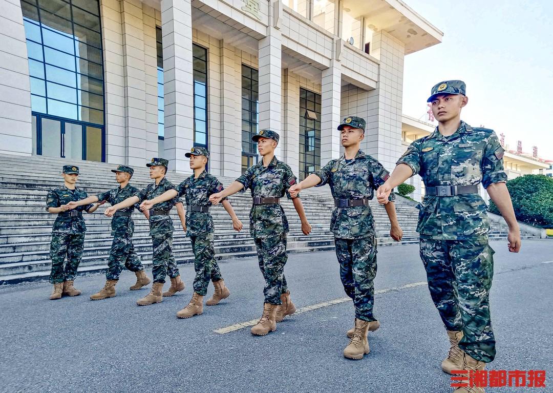 星空迷彩下的战士风采——关于21作训服图片的探索，星空迷彩战士风采，探索21作训服图片的魅力