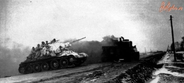 T34、虎式与谢尔曼，哪个更厉害？，揭秘三大坦克之王，T34、虎式与谢尔曼，究竟谁更厉害？
