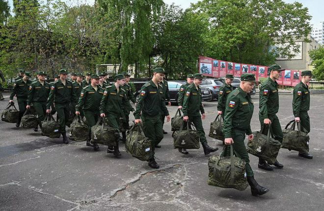 俄防长，三十万人应征入伍，国家安全的坚实后盾，俄防长推动三十万应征入伍，国家安全的强大后盾支撑