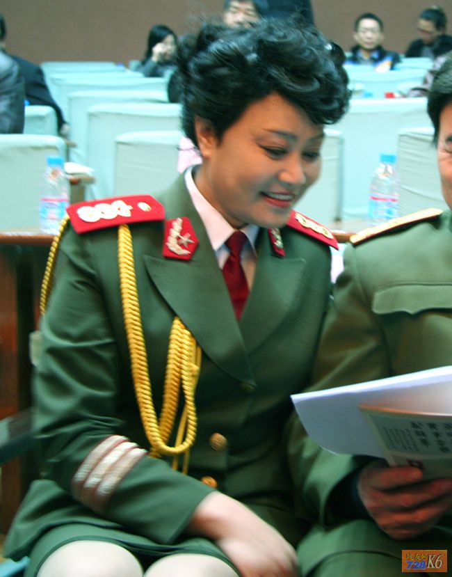 2009国庆阅兵主持人，展现风采，铭记历史，国庆阅兵主持人风采展现，历史记忆永铭刻