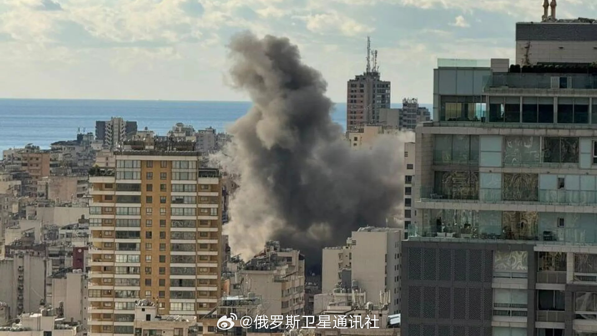 中方强烈谴责以色列空袭，呼吁立即停止侵犯并尊重国际法，中方强烈谴责以色列空袭，呼吁尊重国际法并立即停止侵犯行为