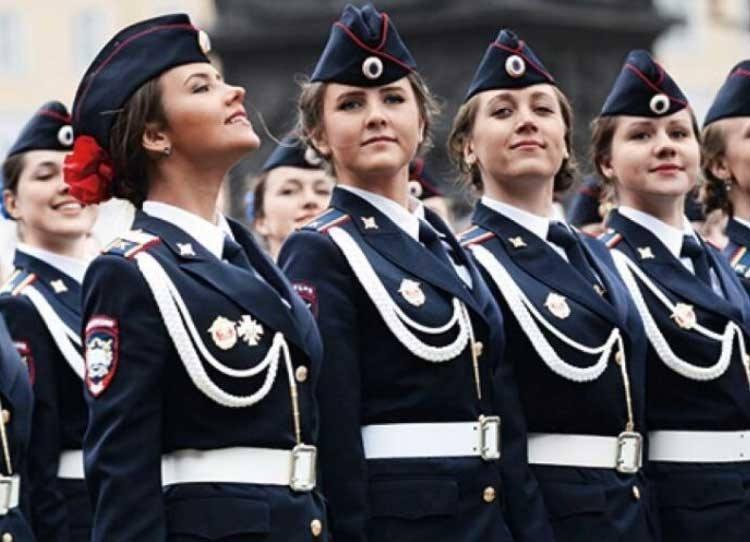 各国阅兵女兵仪仗队，展现力量与荣耀的象征，全球阅兵中的女兵仪仗队，力量与荣耀的展现