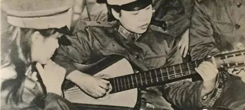 八十年代中国女兵照片，历史影像中的飒爽英姿，八十年代中国女兵的飒爽英姿，历史影像回顾