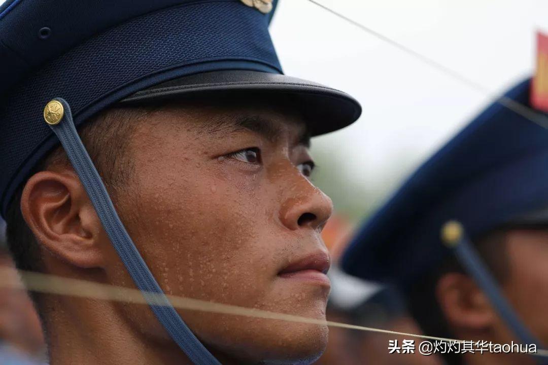 2019年国庆阅兵观后感，荣耀与力量的展现，荣耀与力量的展现——2019年国庆阅兵观后感