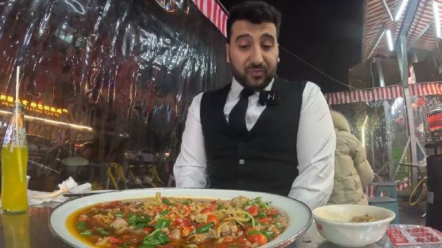 伊拉克老王，一位传奇人物的故事，伊拉克老王，传奇人物的一生