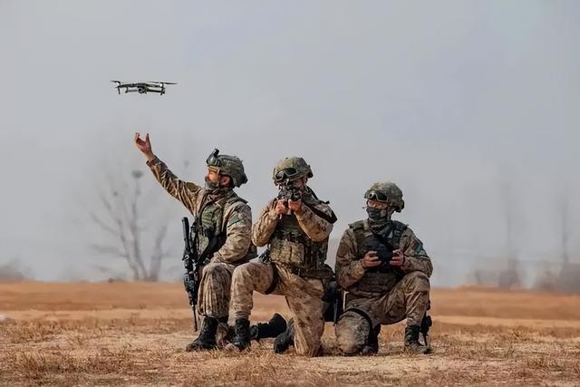 揭秘解放军空降兵规模与力量，究竟有多少人？，解放军空降兵规模与力量的深度揭秘，究竟有多少人参与作战？