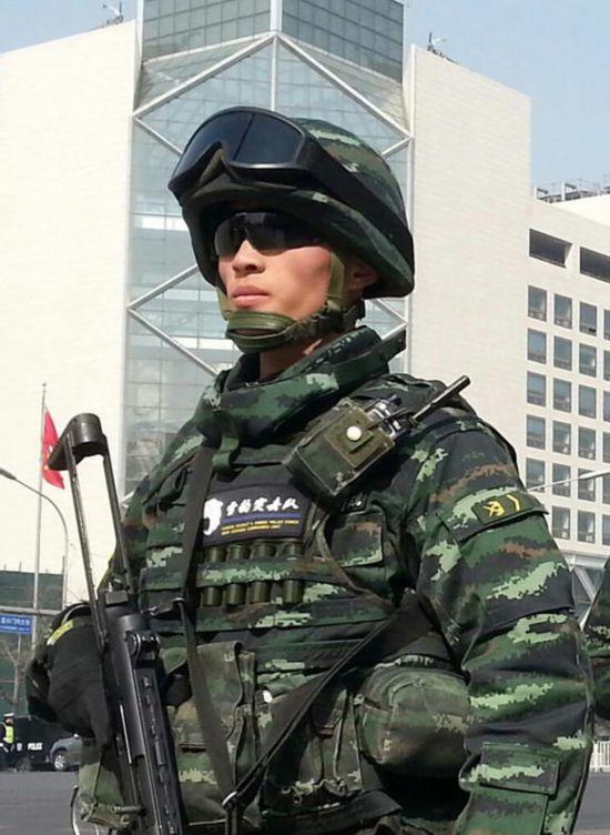女武警服装图片，展现力量与荣耀的军装风采，女武警军装风采，力量与荣耀的展现