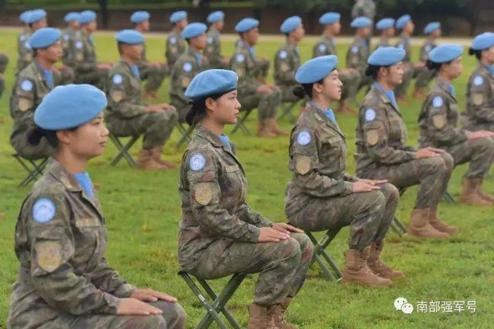 中国女兵，红色军装的荣耀与力量，中国女兵，红色军装的荣耀与力量展现