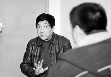 张铁鹰，翱翔商海之鹰，铸就传奇人生，张铁鹰，商海传奇鹰，铸就辉煌人生
