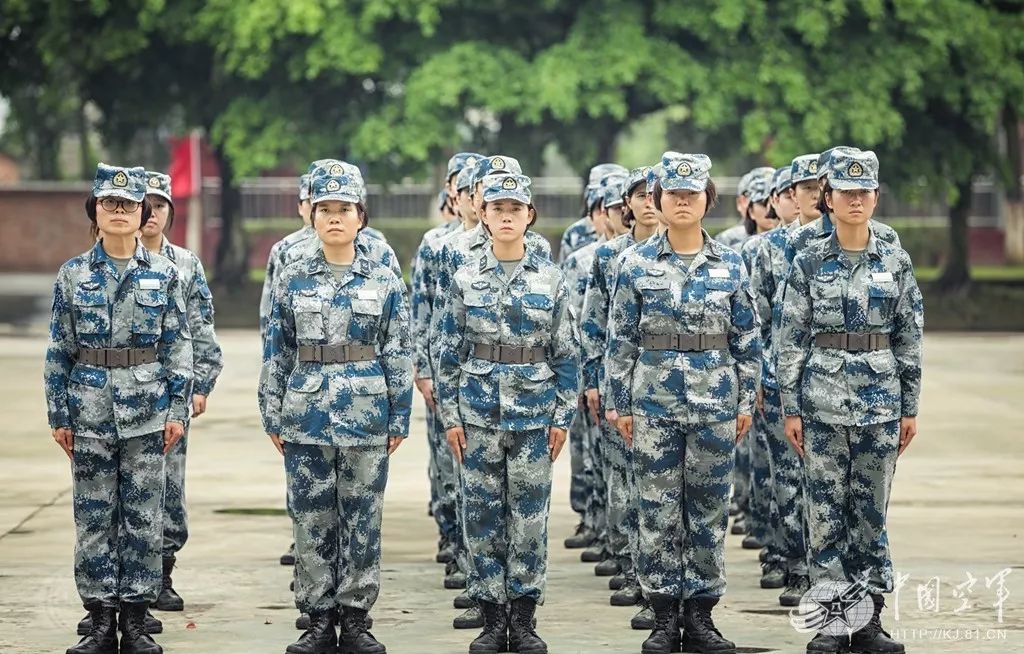 最美女兵亮相，英勇与美丽的完美结合，最美女兵亮相，英勇与美丽的极致融合