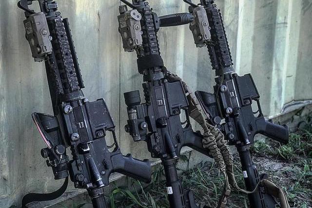 轻武器与重武器，军事力量的双面剑，轻武器与重武器，军事力量的双重利刃