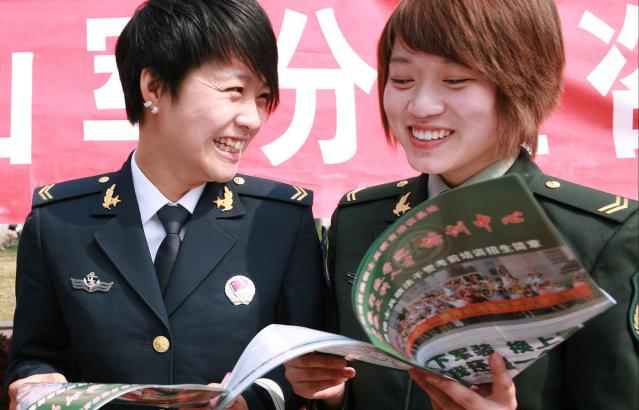 大一选择军旅生涯，当兵归来再续大学梦，大一学子选择军旅生涯，归来续写大学梦传奇