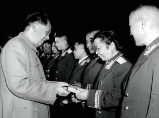 李长林授衔，荣耀与担当的象征，李长林授衔，荣耀与责任的象征