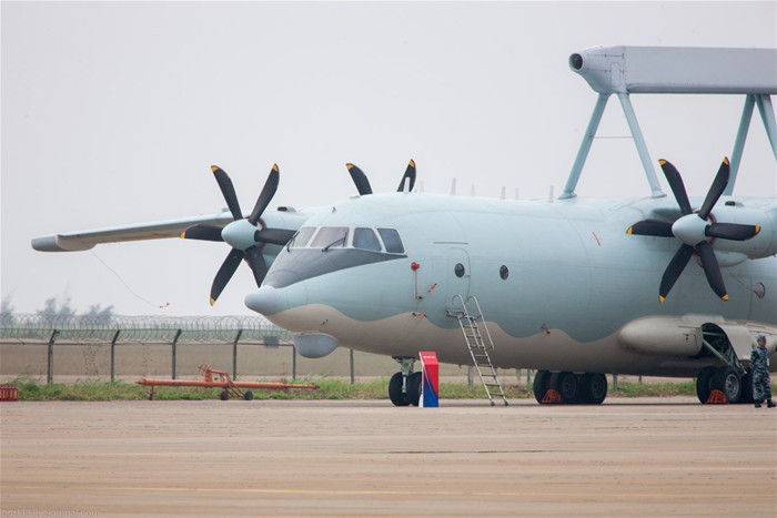 空警200与运8,中国航空领域的杰出代表,中国航空领域的杰出代表——空警200与运-8飞机概述