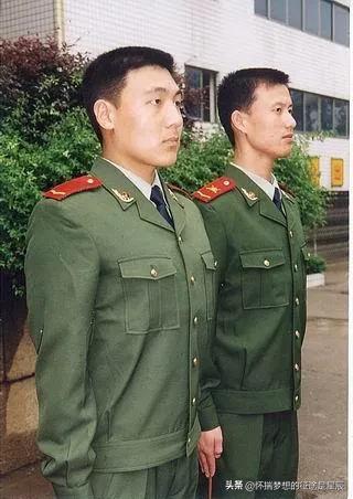 揭秘2025款武警新式军服，科技融合，展现新时代风采，揭秘新时代风采，武警科技融合新式军服亮相2025款