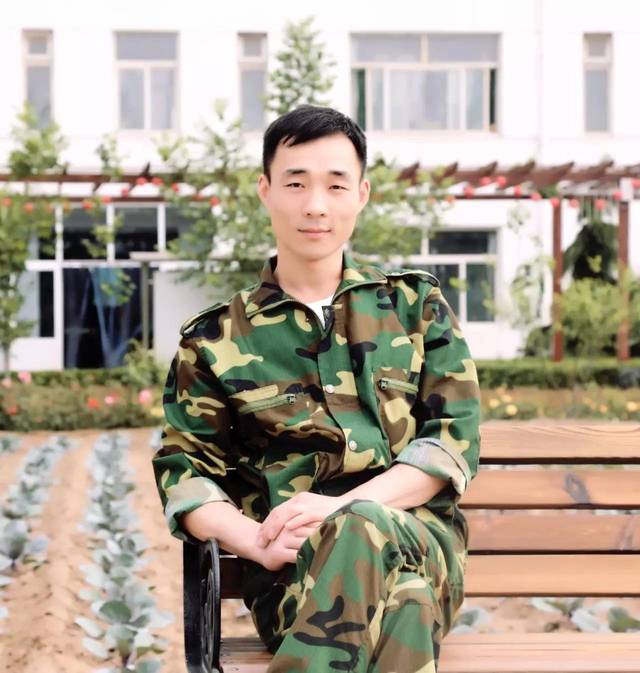 独臂将军丁晓龙，坚毅与荣耀的传奇，独臂将军丁晓龙，坚毅铸就荣耀传奇