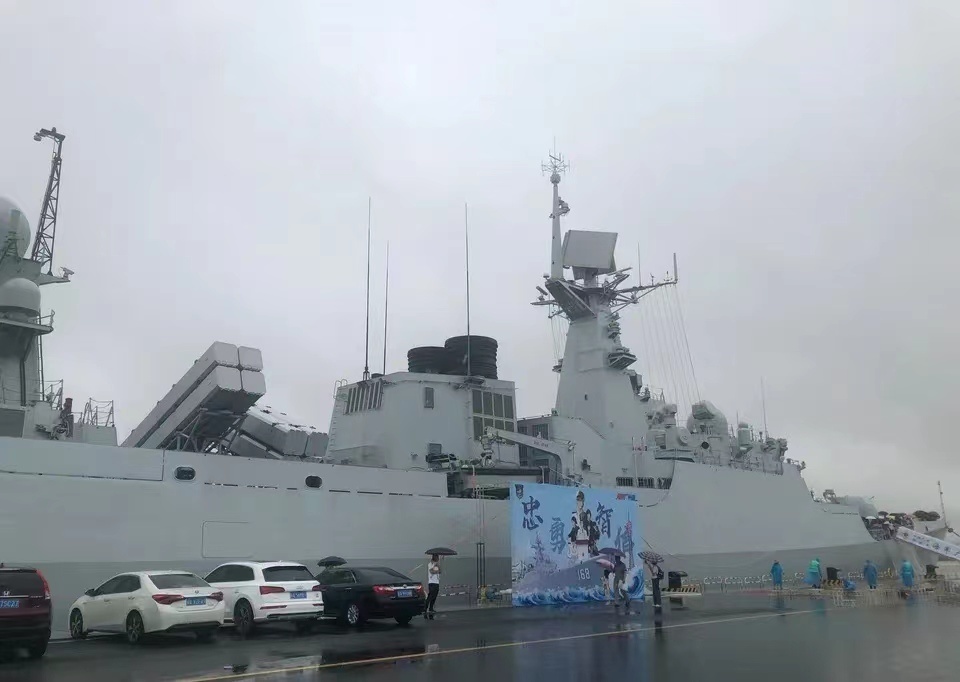 探索中国海军的杰出代表，052B型驱逐舰武器装备，中国海军杰出代表，052B型驱逐舰武器装备揭秘