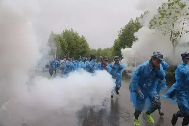挑战极限，24小时军事训练营，挑战极限，全天候军事训练营体验