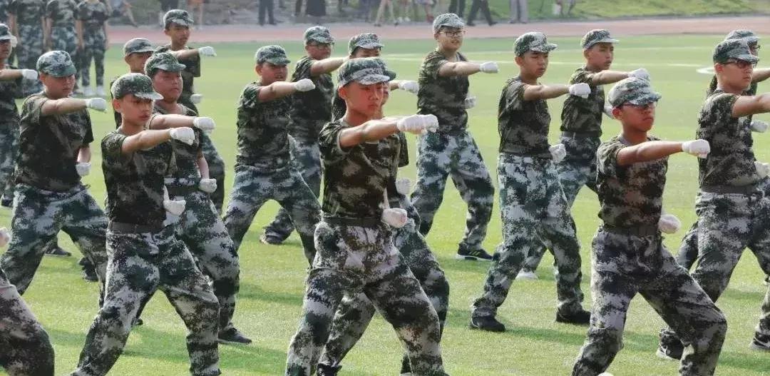 阅兵仪式上的步伐艺术，探究阅兵走的是什么步法，阅兵仪式步伐艺术揭秘，探究阅兵中的独特步法