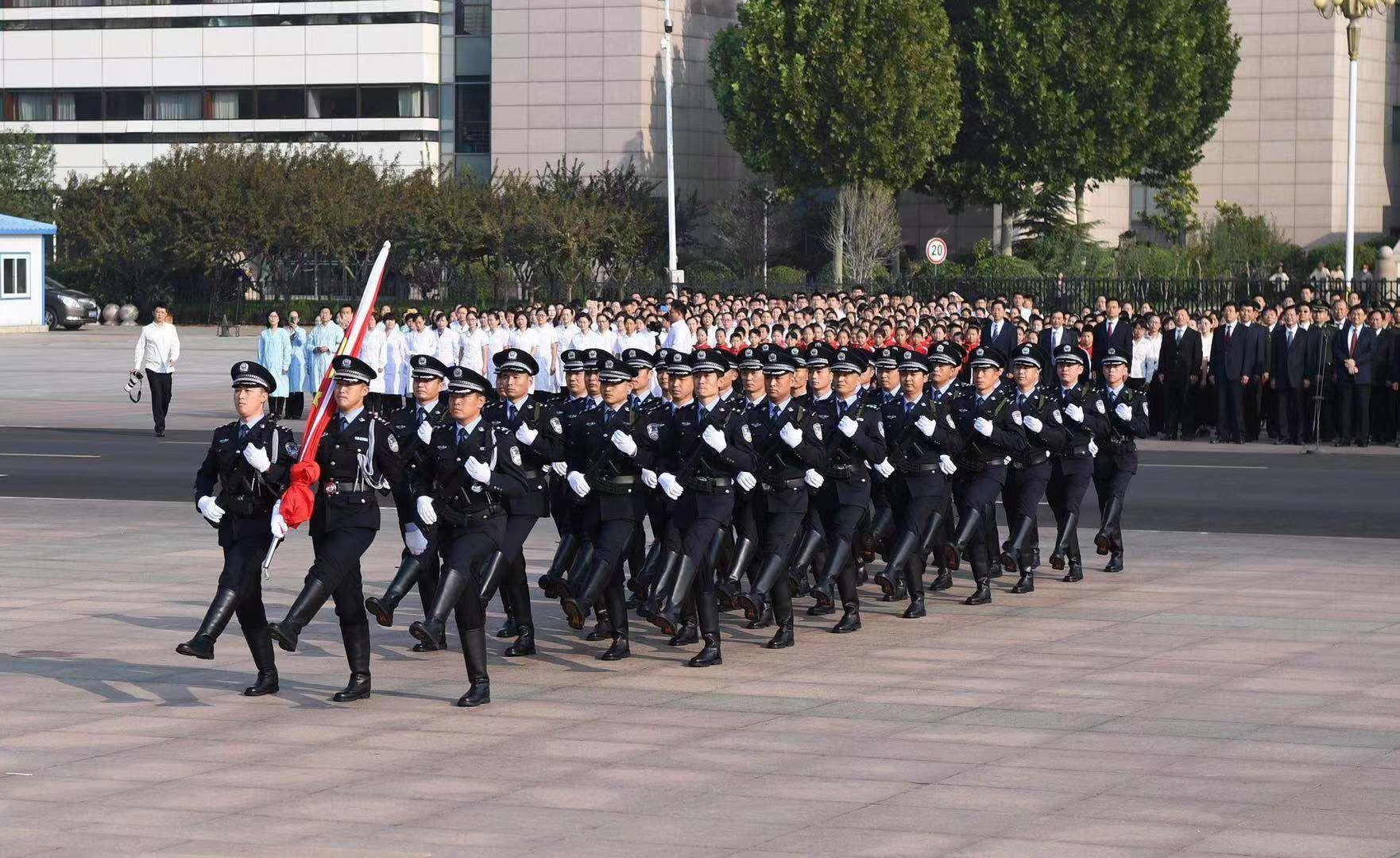 三军仪仗队标兵就位，荣耀与责任的象征，三军仪仗队标兵就位，荣耀与责任的交汇