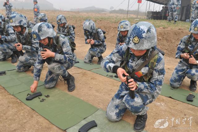 空军新兵连训练内容，锤炼蓝天卫士的基石，空军新兵连训练，蓝天卫士的基石锻造之旅