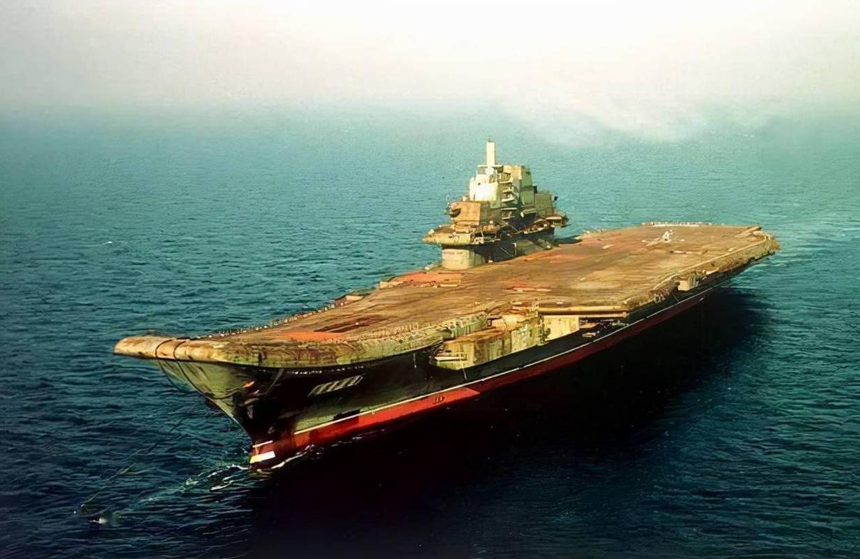 瓦良格号购买背后的故事,贺鹏飞与传奇航程的开启,贺鹏飞与传奇航程的开启,瓦良格号背后的故事