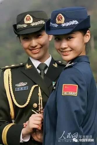 中国女兵，时尚与传统的完美结合——长筒鞋与短裙的魅力展现，中国女兵，时尚与传统融合之美——长筒鞋与短裙的魅力展现