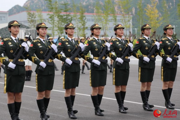 走进阅兵村，三军仪仗队的荣耀与使命，阅兵村内的荣耀与使命，三军仪仗队的辉煌瞬间