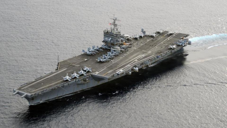 国产第四艘航母下水时刻,揭示未来海军力量的崭新篇章,国产第四艘航母下水,海军力量崭新篇章开启