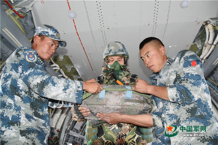 空降兵特种作战旅旅长，铁血使命与荣耀担当，铁血使命，空降兵特种作战旅旅长的荣耀担当