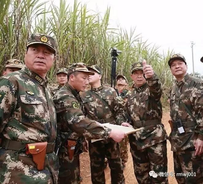 独臂长官丁晓兵，坚韧与荣耀的象征，独臂长官丁晓兵，坚韧精神与荣耀的象征