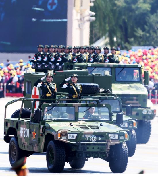 白求恩医疗方队女兵照片，展现巾帼英雄的风采，白求恩医疗方队女兵照片，巾帼英雄风采展现