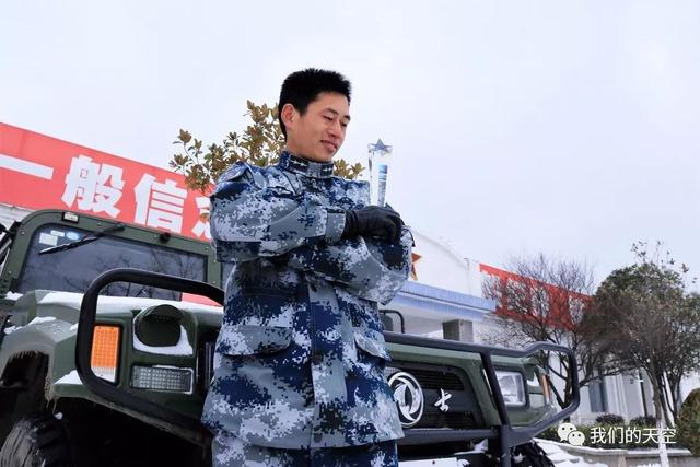 开封95982部队空降兵，英勇无畏，忠诚担当，开封95982部队空降兵，英勇无畏，忠诚担当的战士