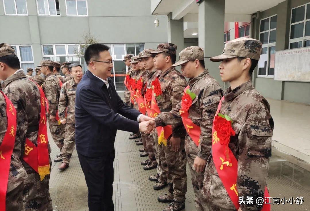 中国新军装2023，重塑形象，展现力量，2023中国新军装，重塑形象，彰显力量