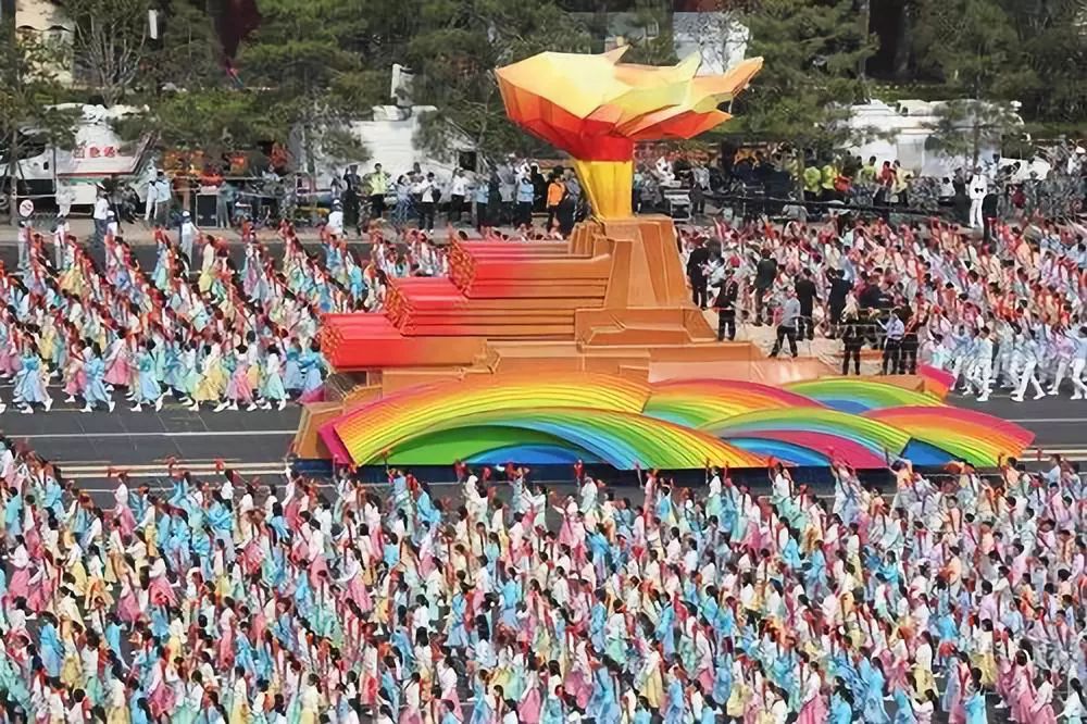 国庆阅兵中的群众方阵，数量与力量的展现，国庆阅兵群众方阵，数量与力量的震撼展现