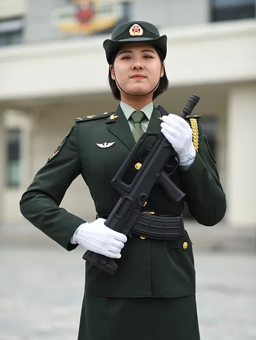 庆祝中国七十周年阅兵中的女兵风采，中国七十周年阅兵女兵风采惊艳展现