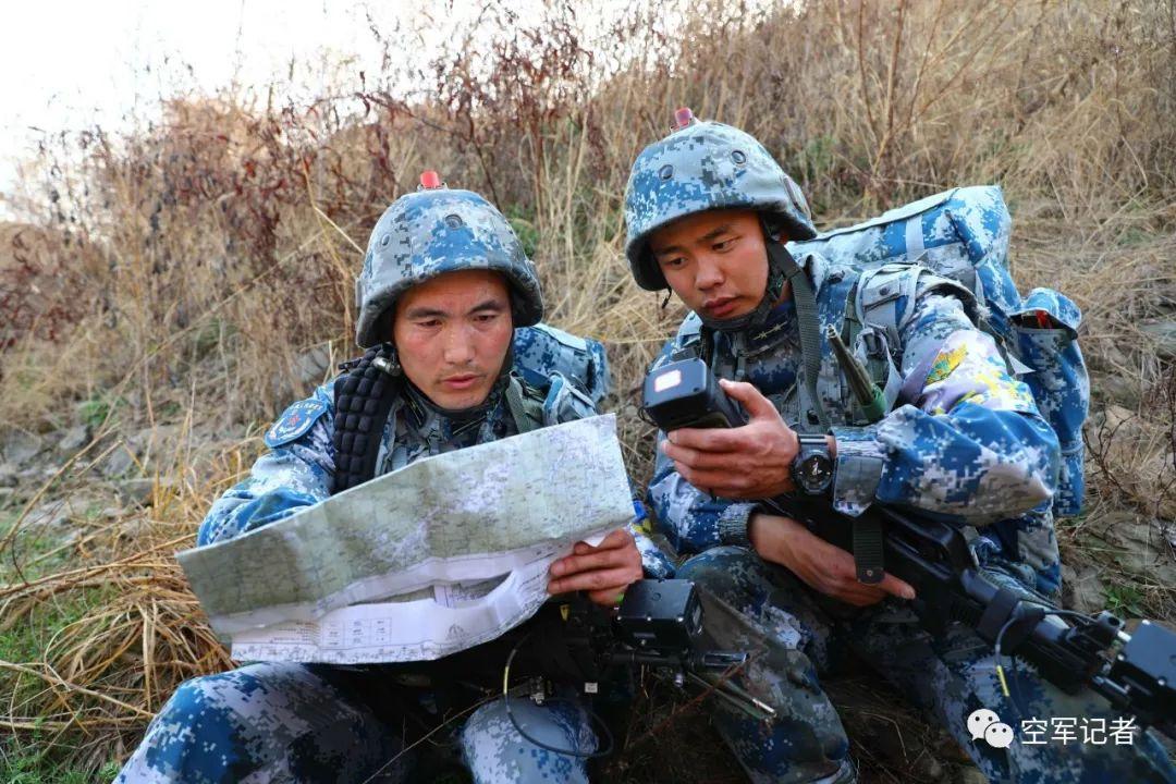 揭秘空降兵军的人数及其重要性，揭秘空降兵军规模及其战略重要性