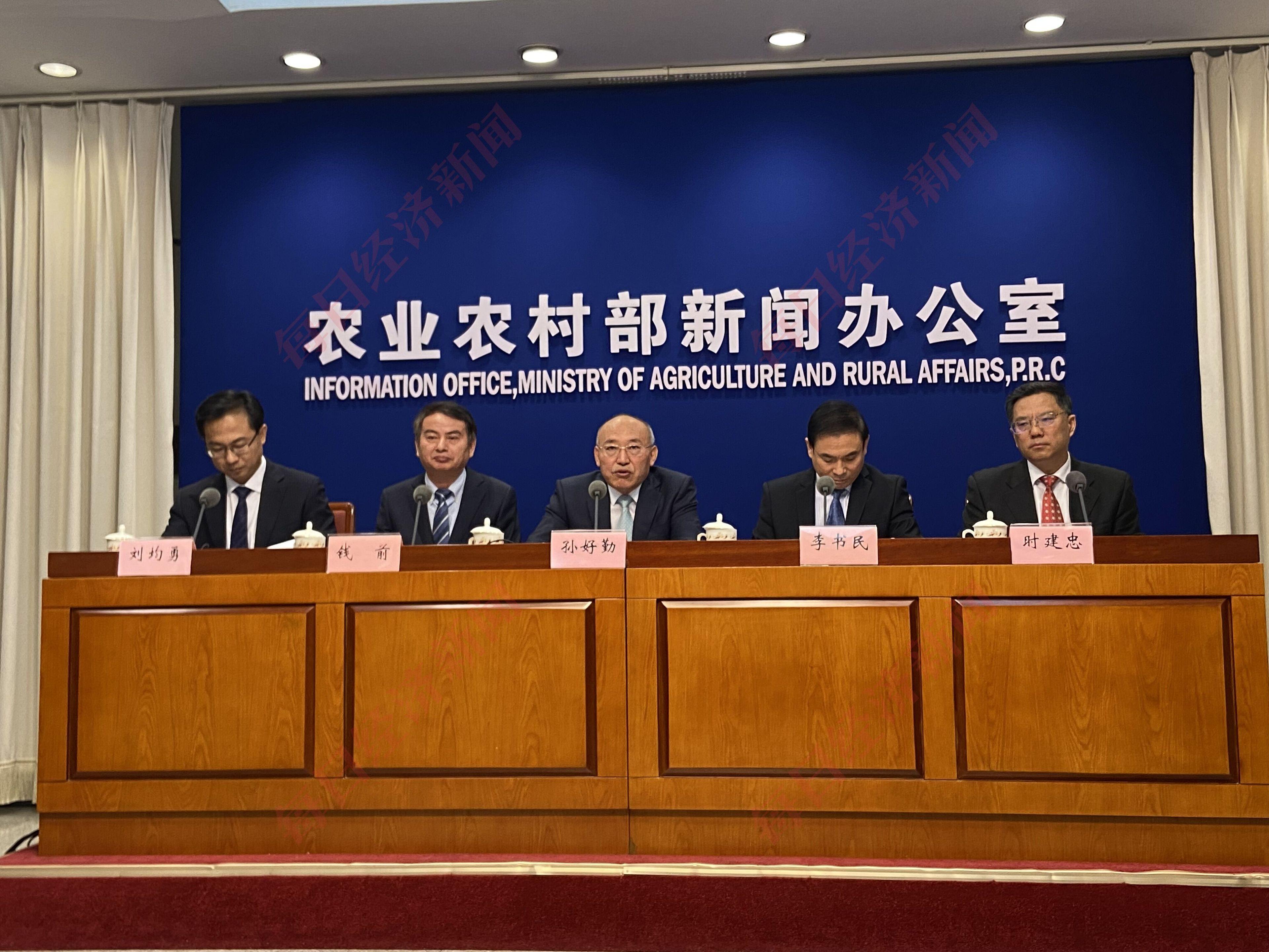 跨越时空的播报，2323年今日重大新闻速递，跨越时空的新闻速递，2323年今日重大新闻回顾