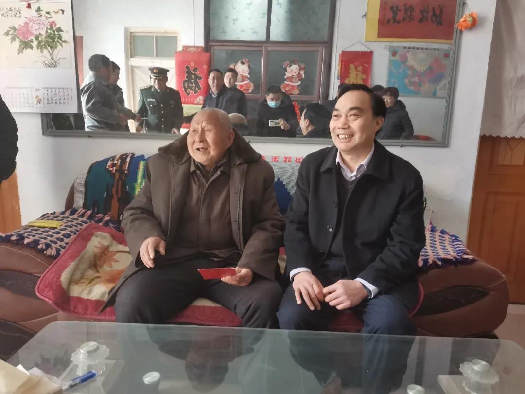 雷达兵两年后不让退伍，坚守与担当的重要性，雷达兵坚守与担当，两年不退，责任与荣誉并重